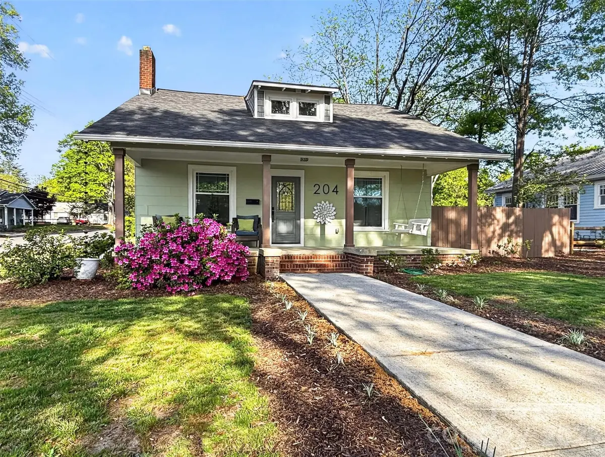 204 E McNeely AVE, Mooresville, NC 28115