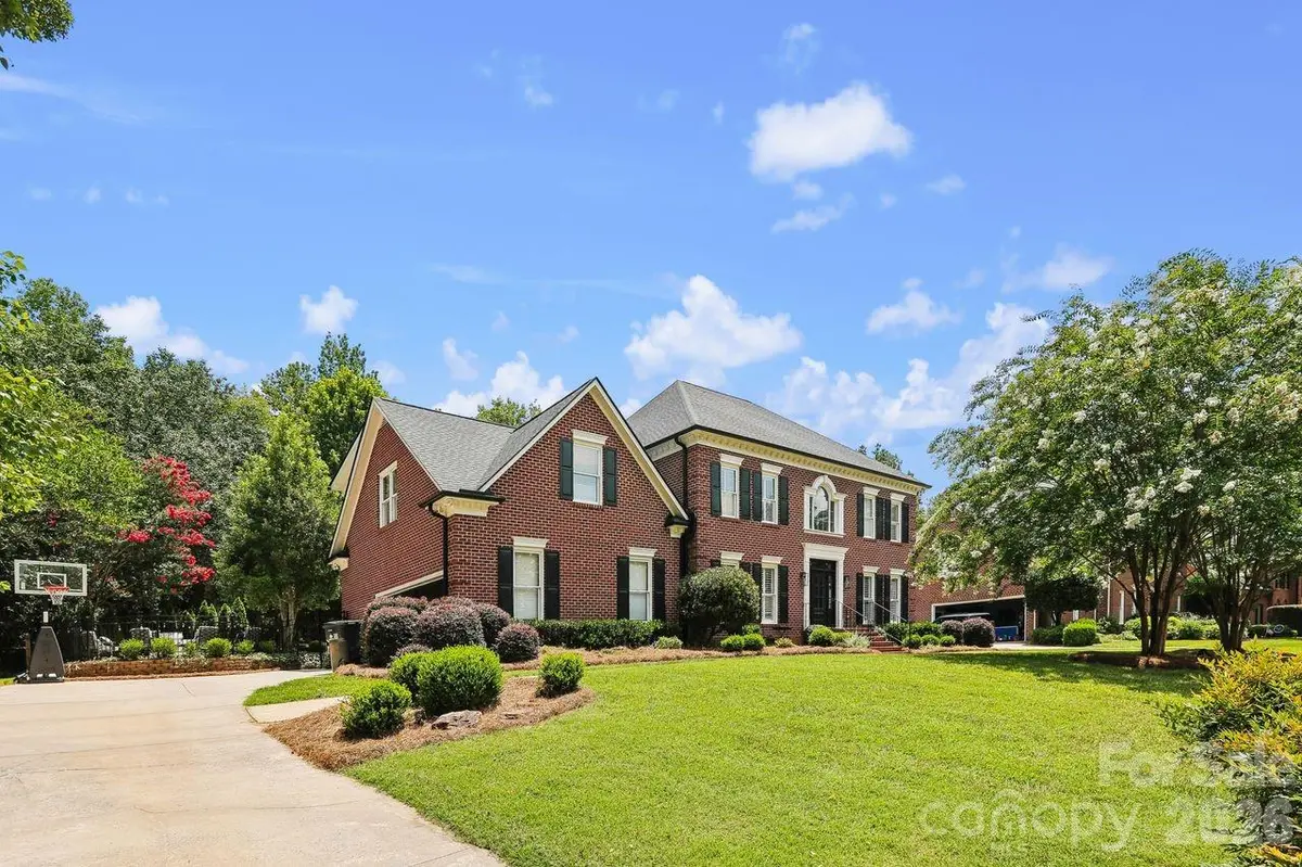 8507 Brownes Pond LN, Charlotte, NC 28277