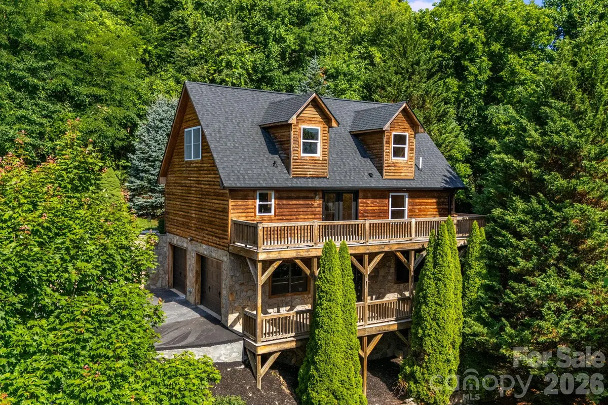 88 Mayflower CT, Waynesville, NC 28785