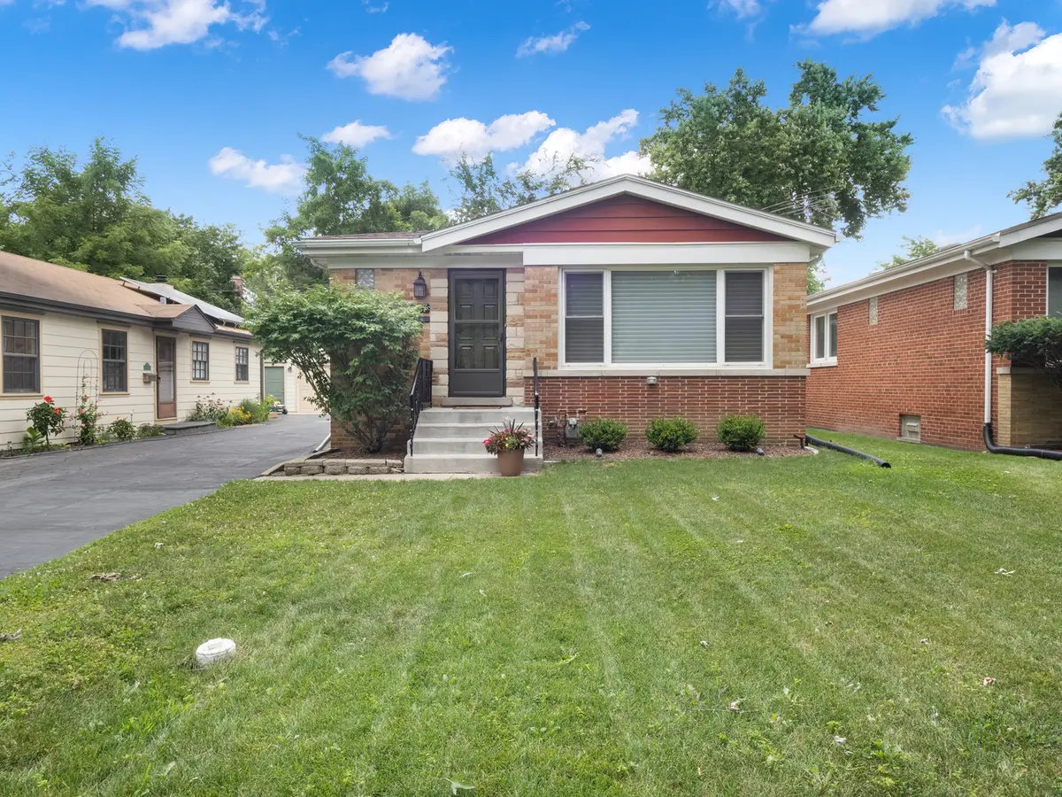727 Harms RD, Glenview, IL 60025