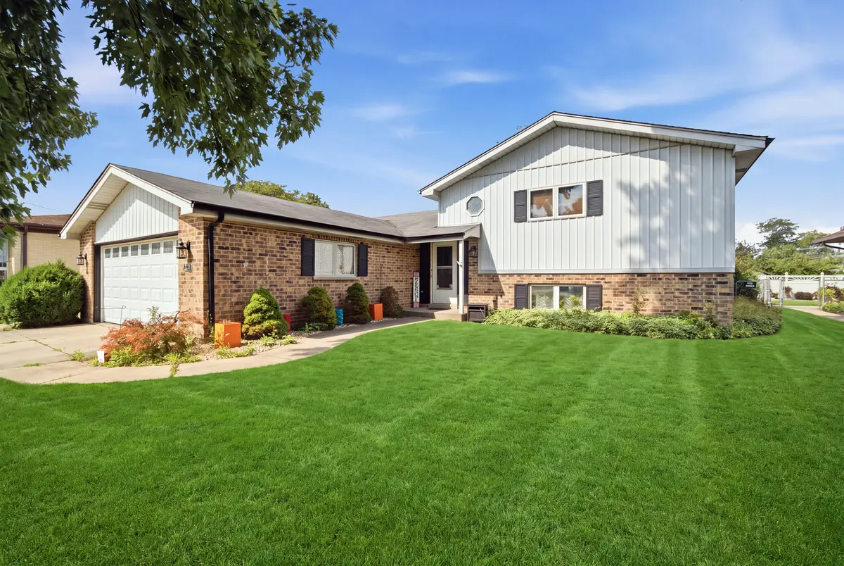 2238 Elmira AVE, Des Plaines, IL 60018