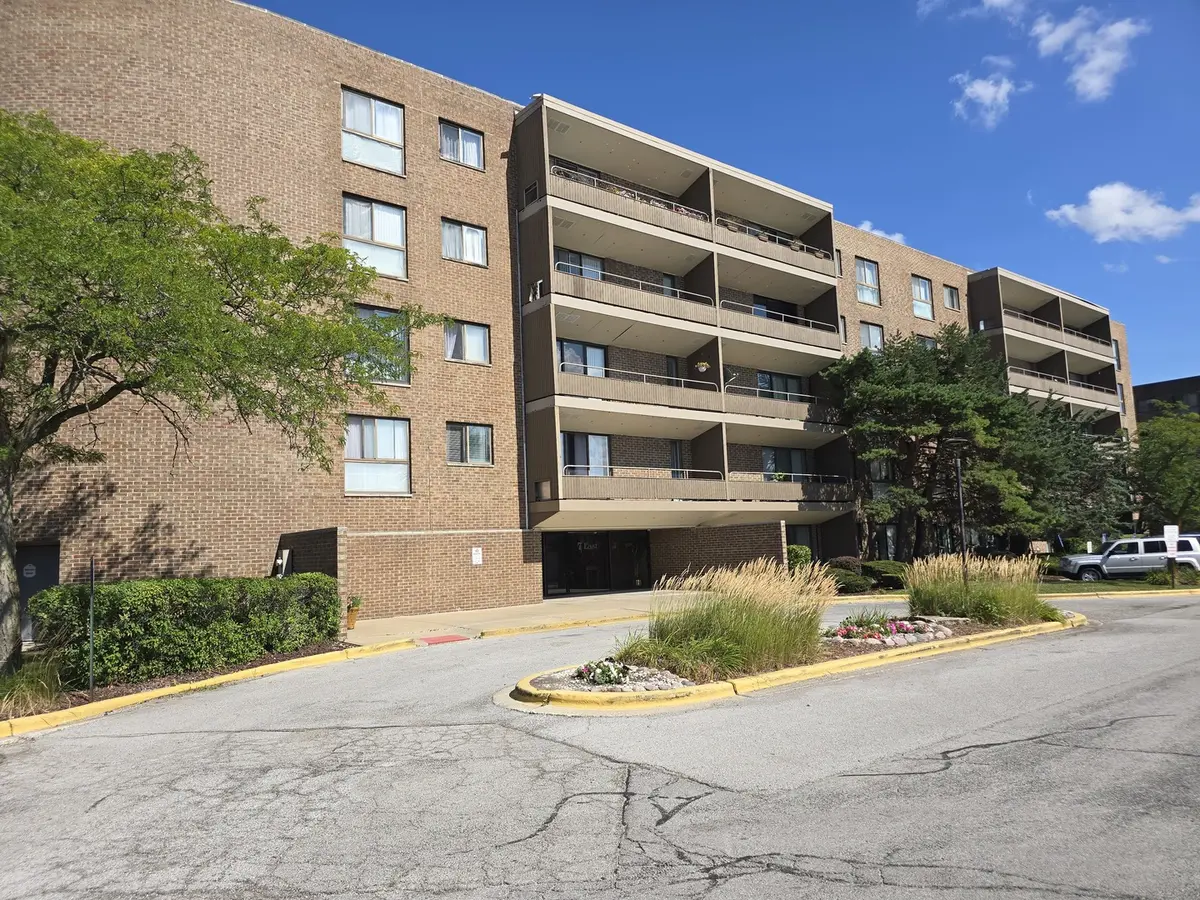 7 E Carriageway DR #214, Hazel Crest, IL 60429