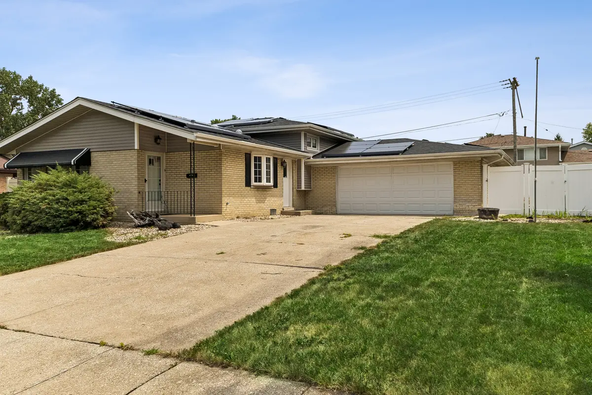 16457 Laura LN, Oak Forest, IL 60452
