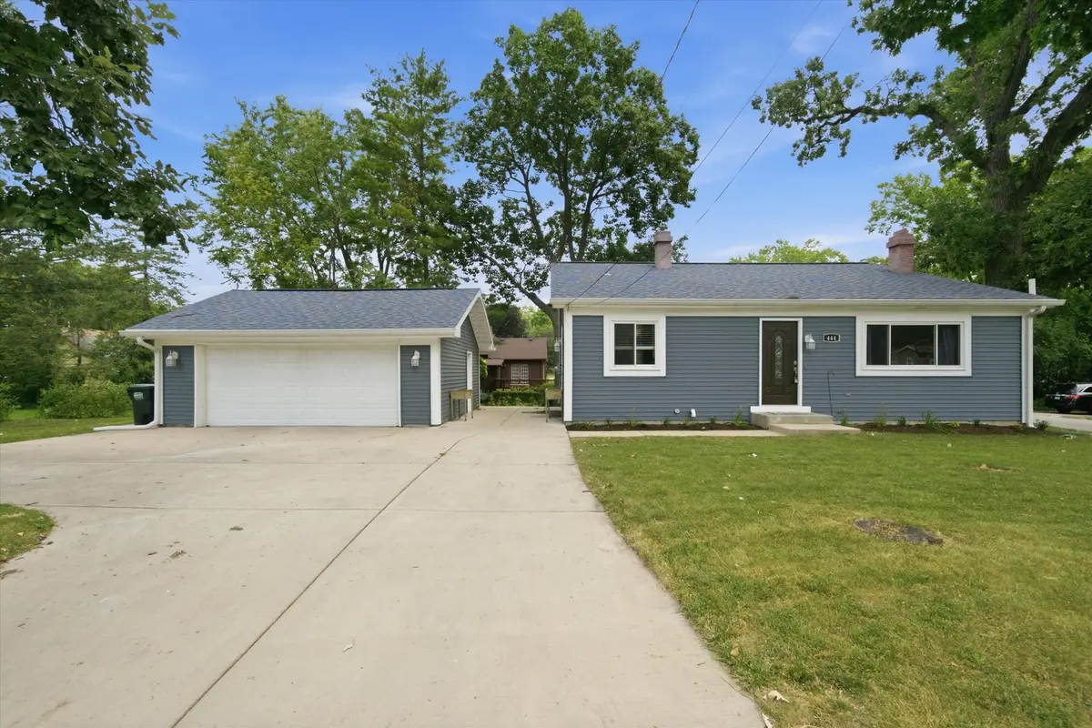 444 Pleasure DR, Mundelein, IL 60060
