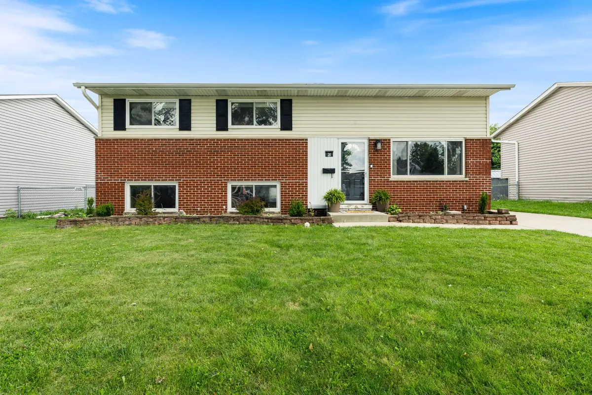 20 W Fullerton AVE, Glendale Heights, IL 60139