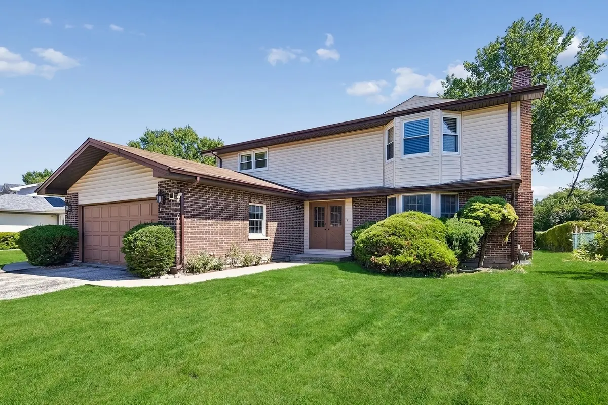 3701 Keenan LN, Glenview, IL 60026