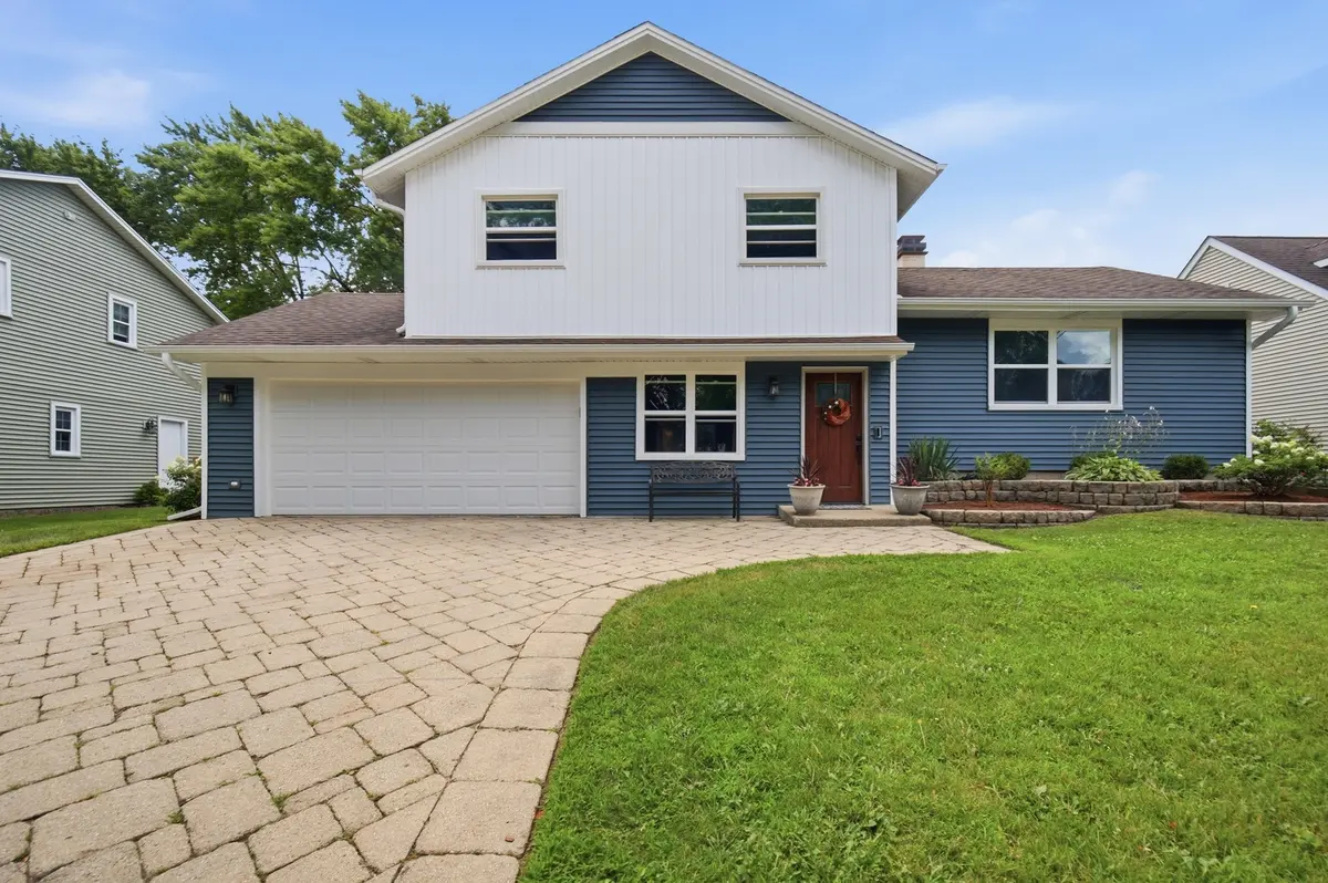 549 Arthur DR, Cary, IL 60013