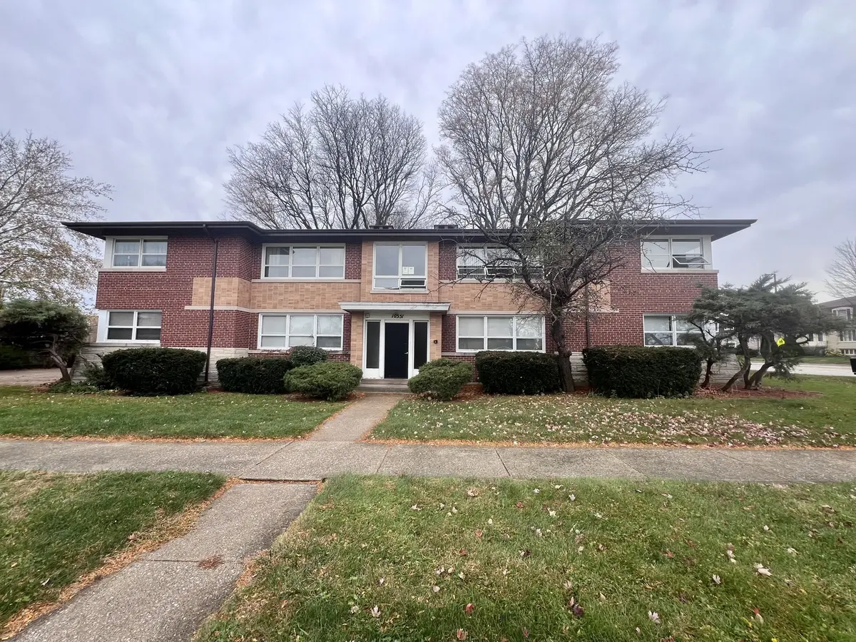 10351 Chaucer ST #2S, Westchester, IL 60154