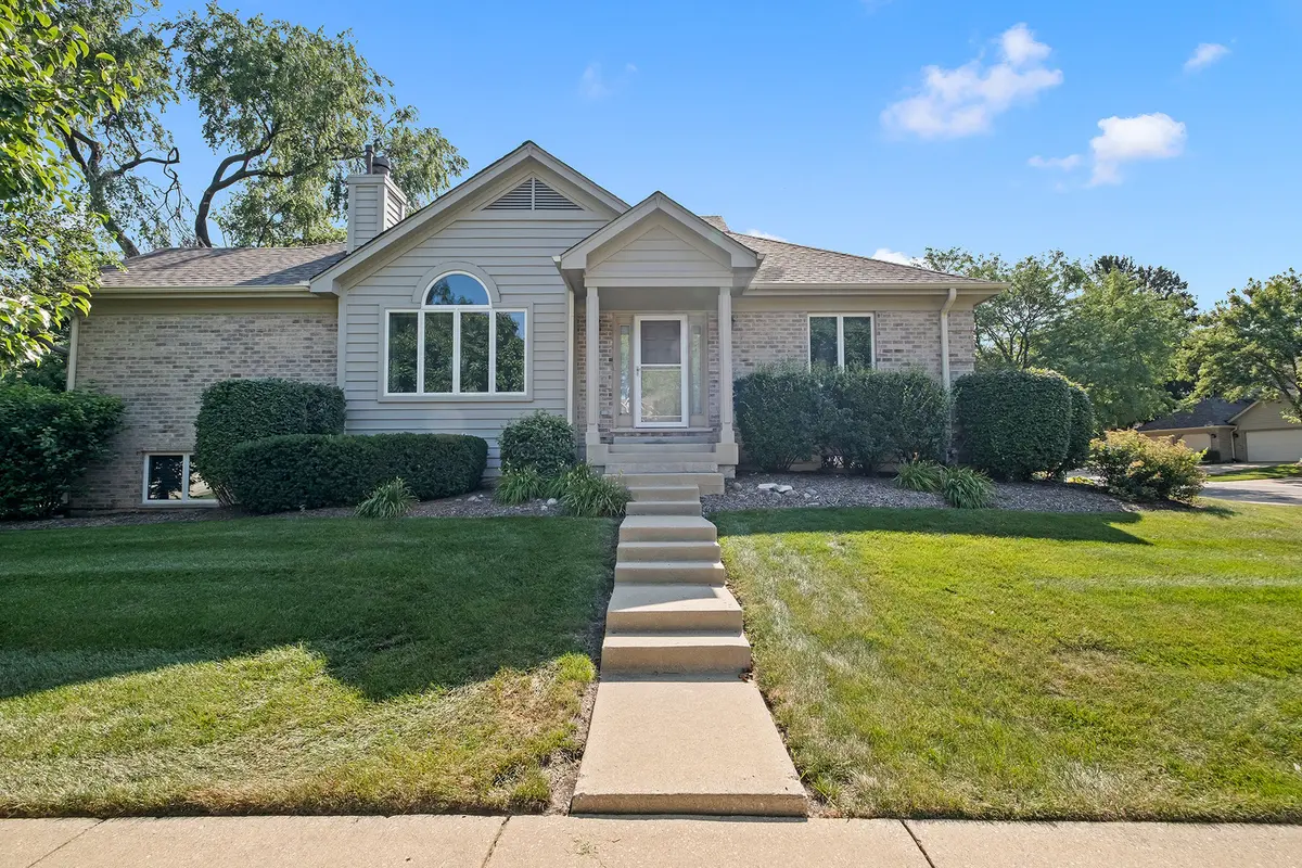 2260 DURAND DR, Downers Grove, IL 60515