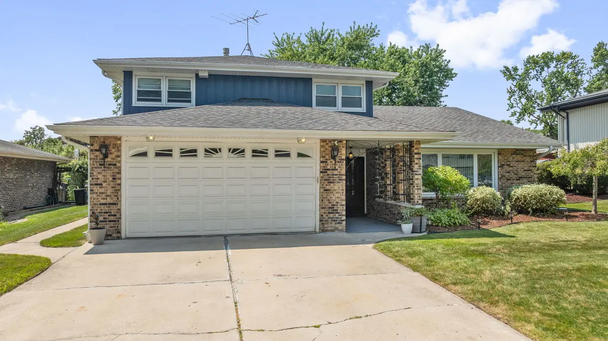10362 S Alta DR, Palos Hills, IL 60465