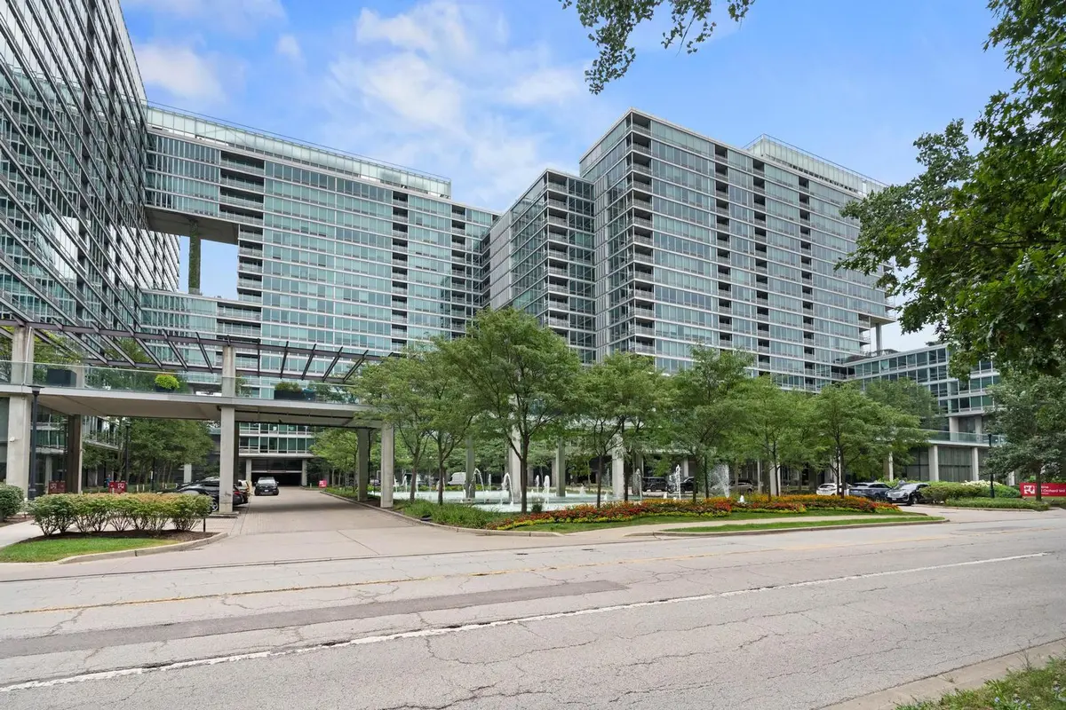 9715 Woods DR #1505, Skokie, IL 60077