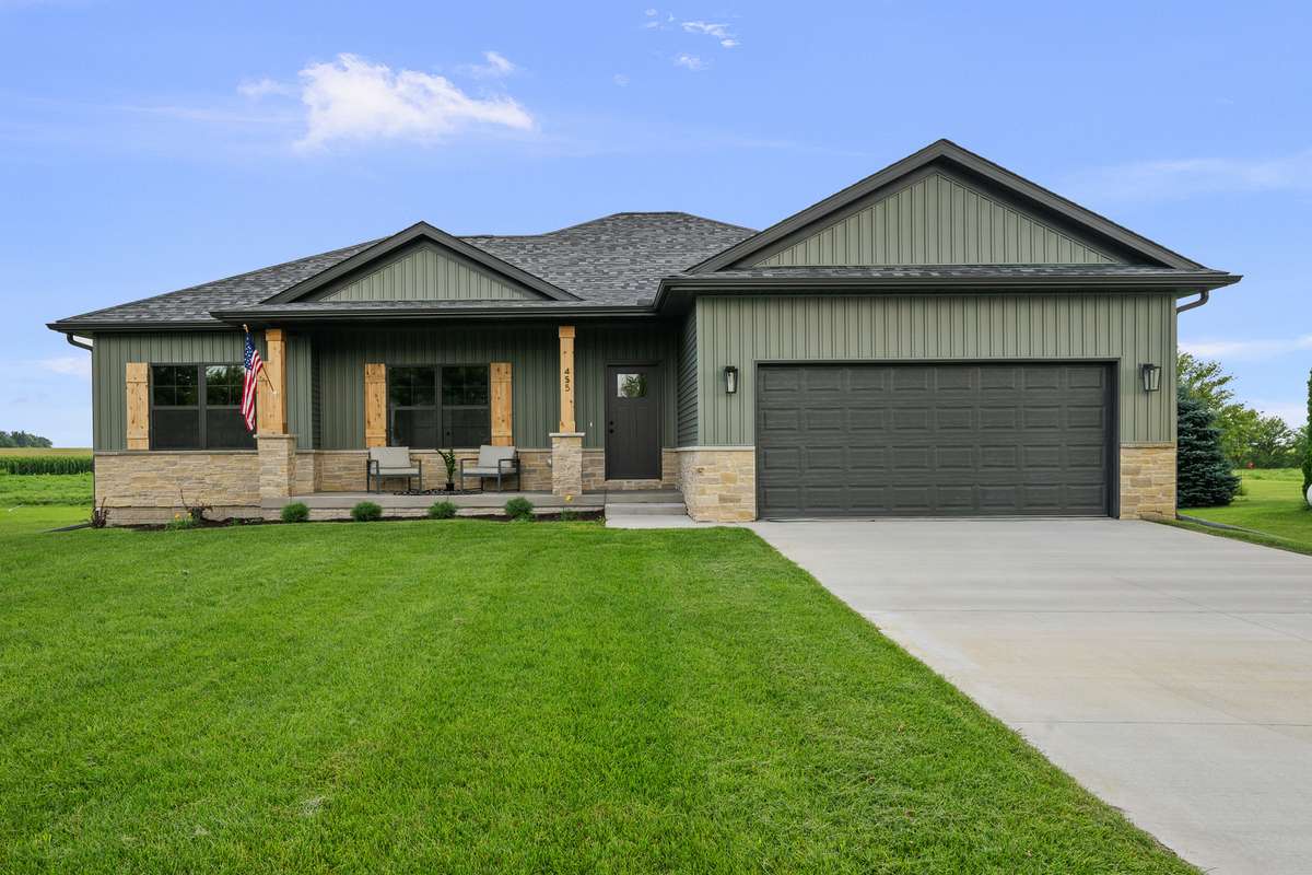 455 Rhonda RD, New Liberty, IA 52765