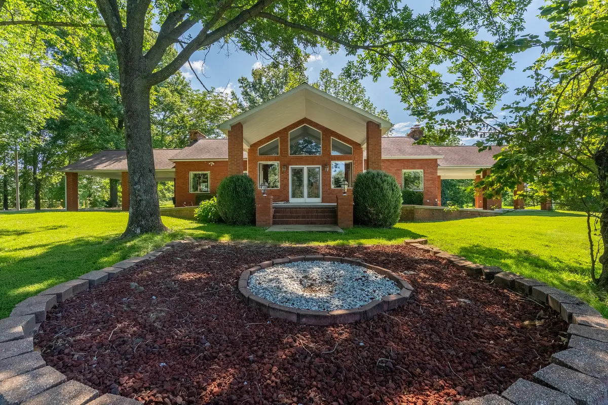 208 Silver Bullet DR, Carbondale, IL 62901