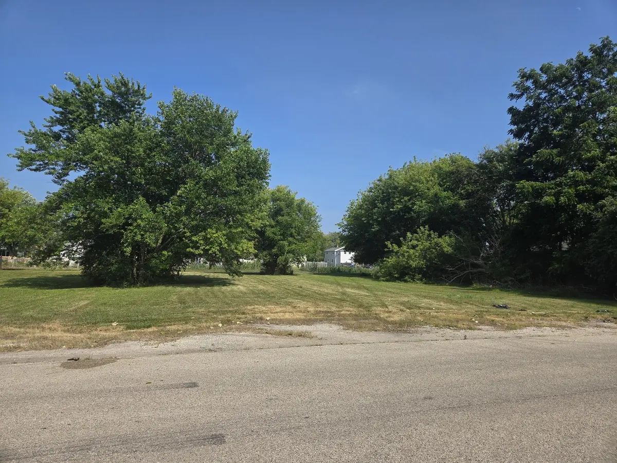 1213 Greenfield AVE, Waukegan, IL 60085