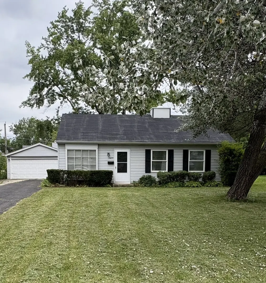 3420 Greenbriar DR, Glenview, IL 60025