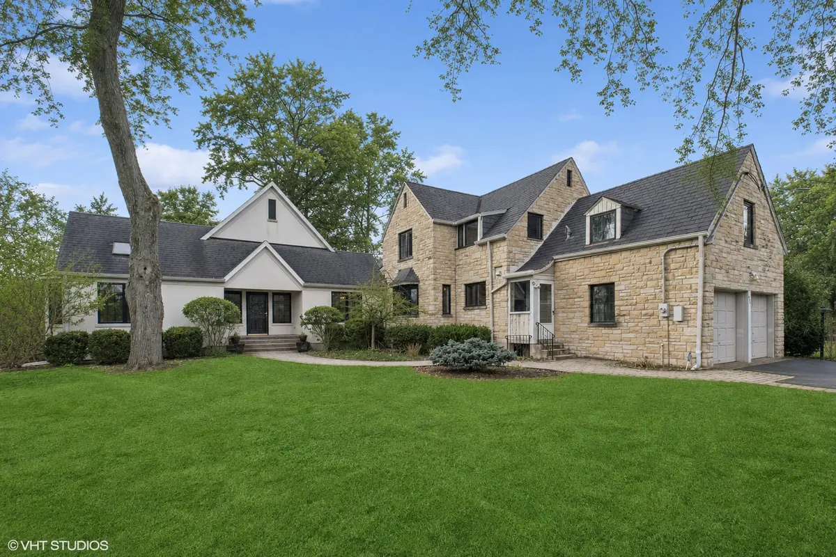 480 Meadowlark LN, Northfield, IL 60093