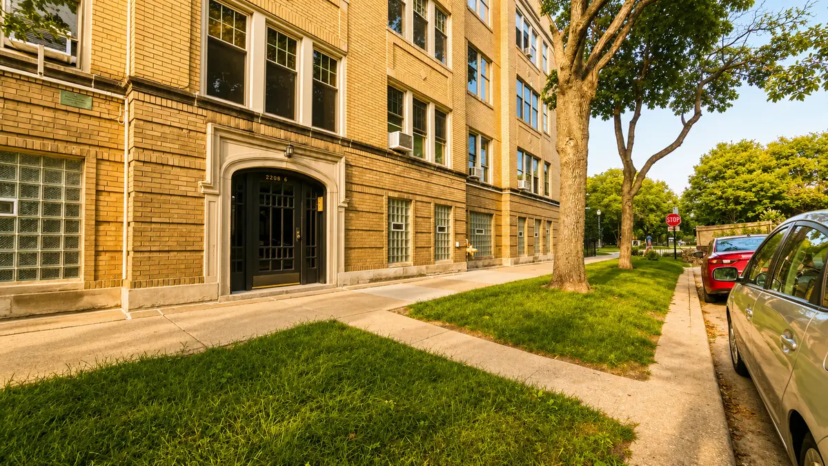 2208 W Winnemac AVE #2, Chicago, IL 60625