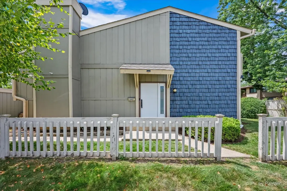 642 Glacier TRL, Roselle, IL 60172