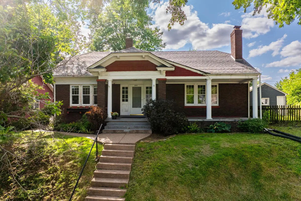 2516 Middle RD, Davenport, IA 52803
