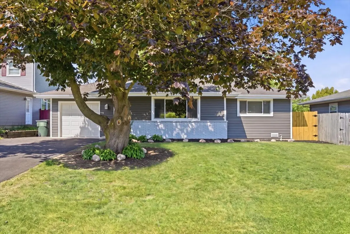 412 S Thornwood DR, Lindenhurst, IL 60046