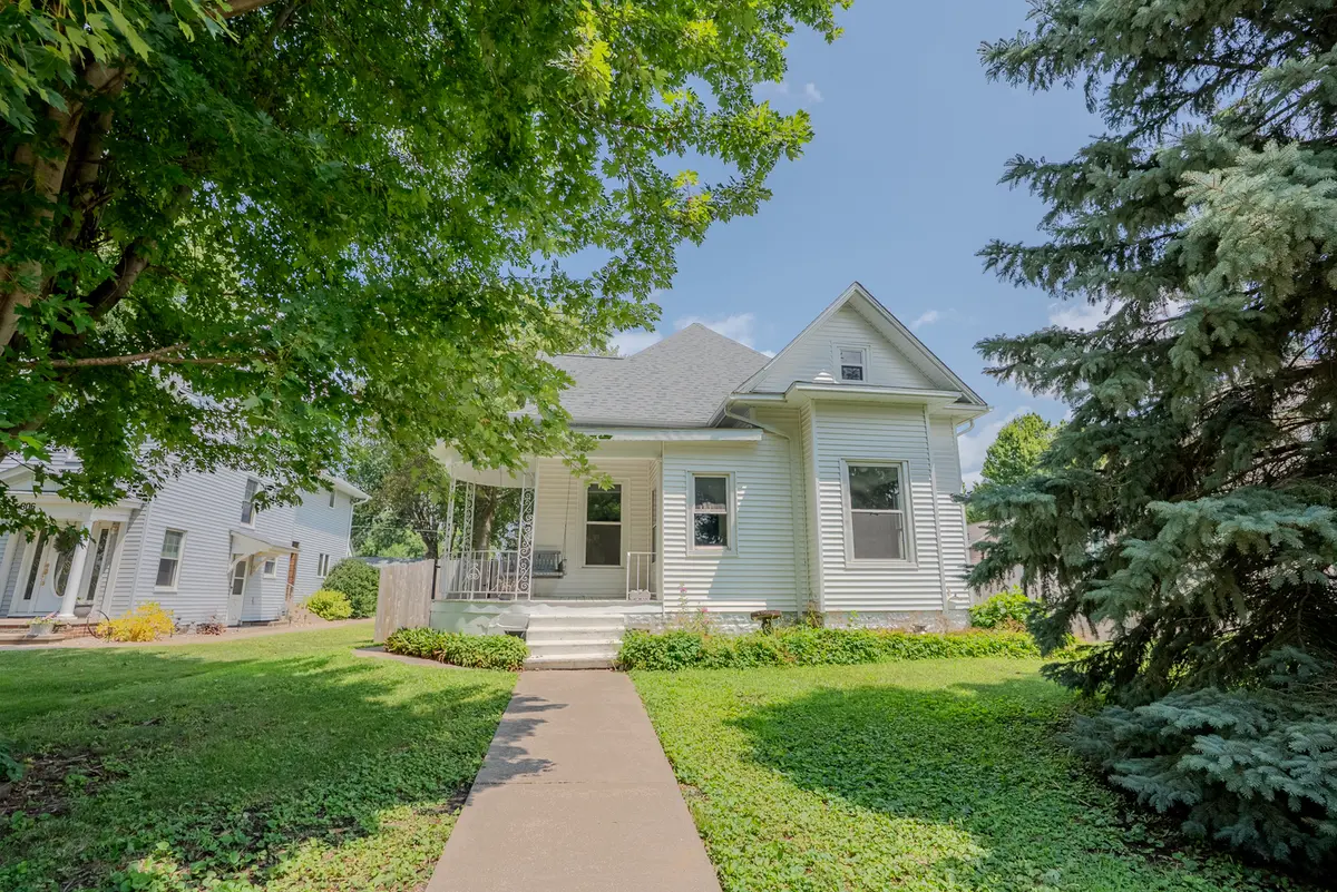 808 6th ST, Durant, IA 52747