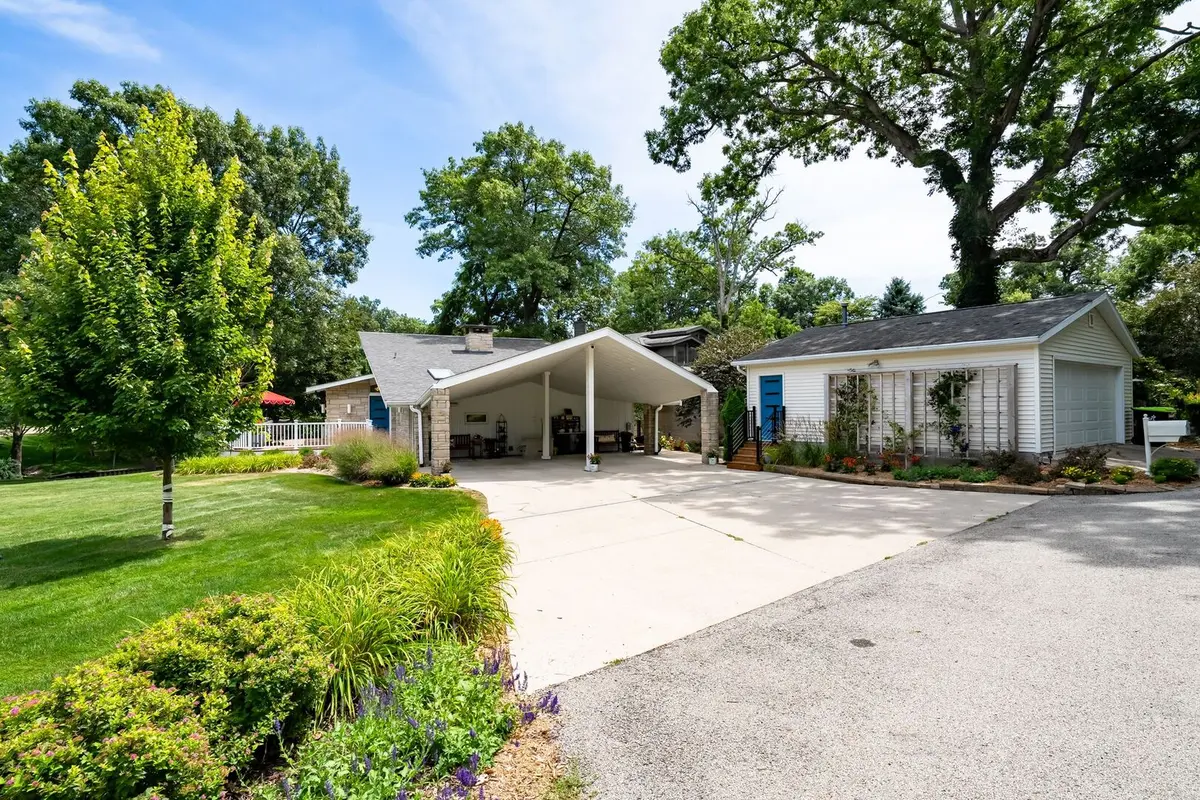 25130 Arrowhead LN, Hudson, IL 61748