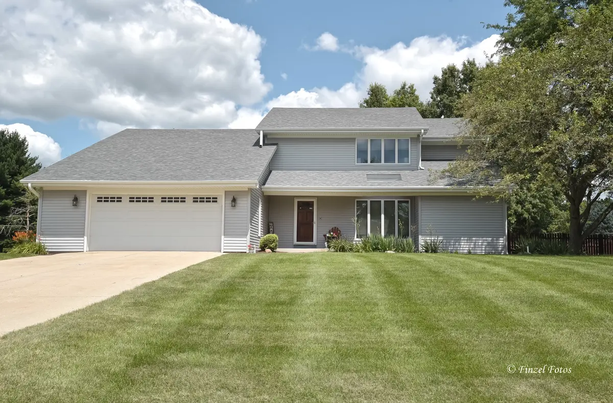 37W390 Linda LN, Elgin, IL 60124