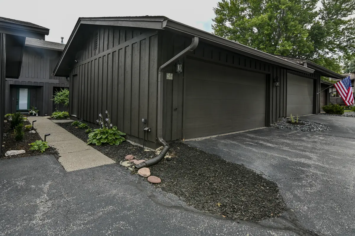 6401 Utica Ridge RD #28, Davenport, IA 52807