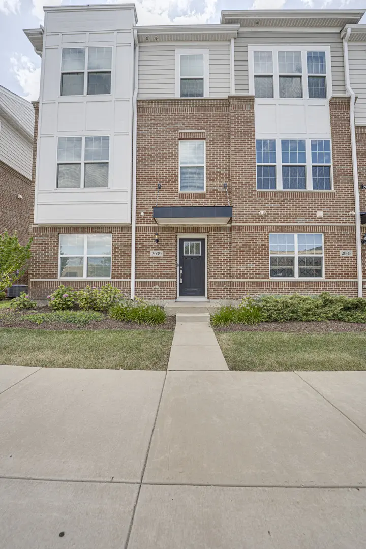 2939 SHOWPLACE DR, Naperville, IL 60564