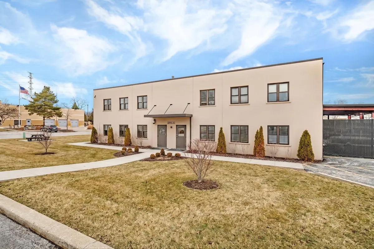 29W030 Main ST #202, Warrenville, IL 61087