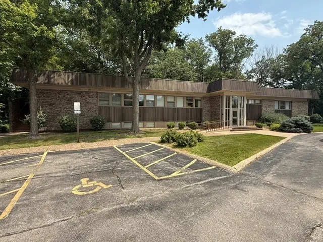 3000 41st ST, Moline, IL 61265