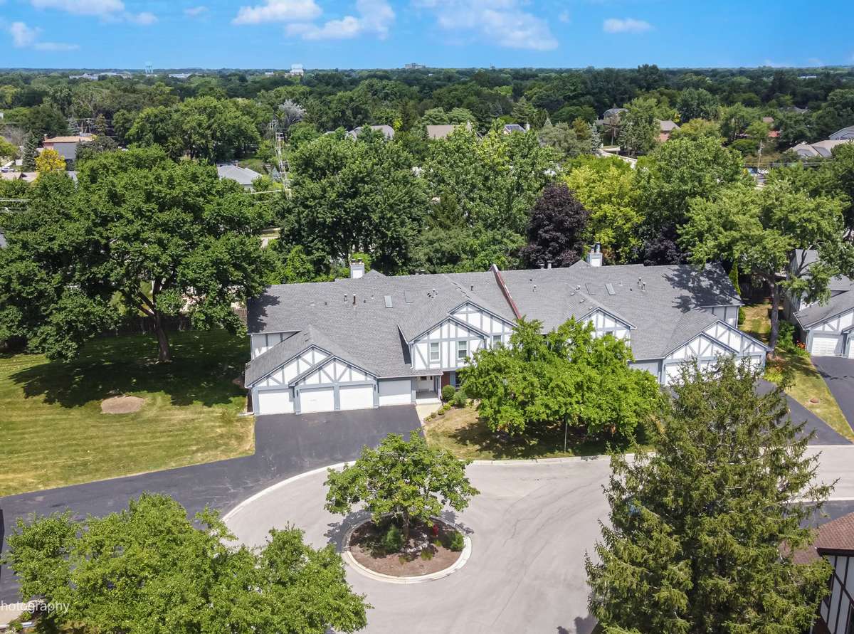 16 W Fern CT #204, Palatine, IL 60067