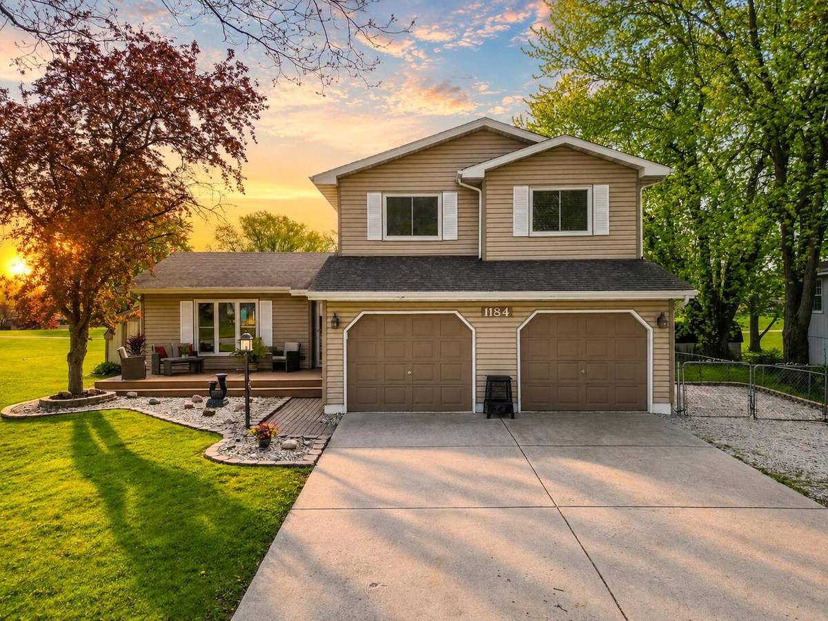 1184 Winterhaven LN, Crown Point, IN 46307