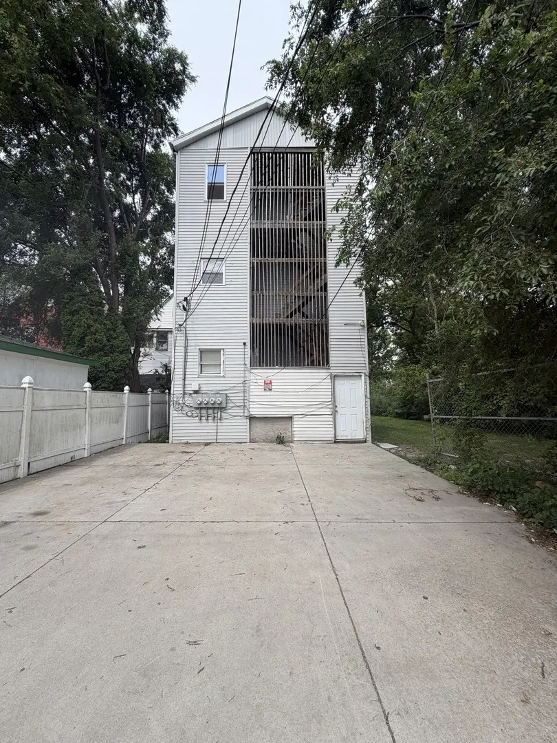8835 S Commercial AVE, Chicago, IL 60617
