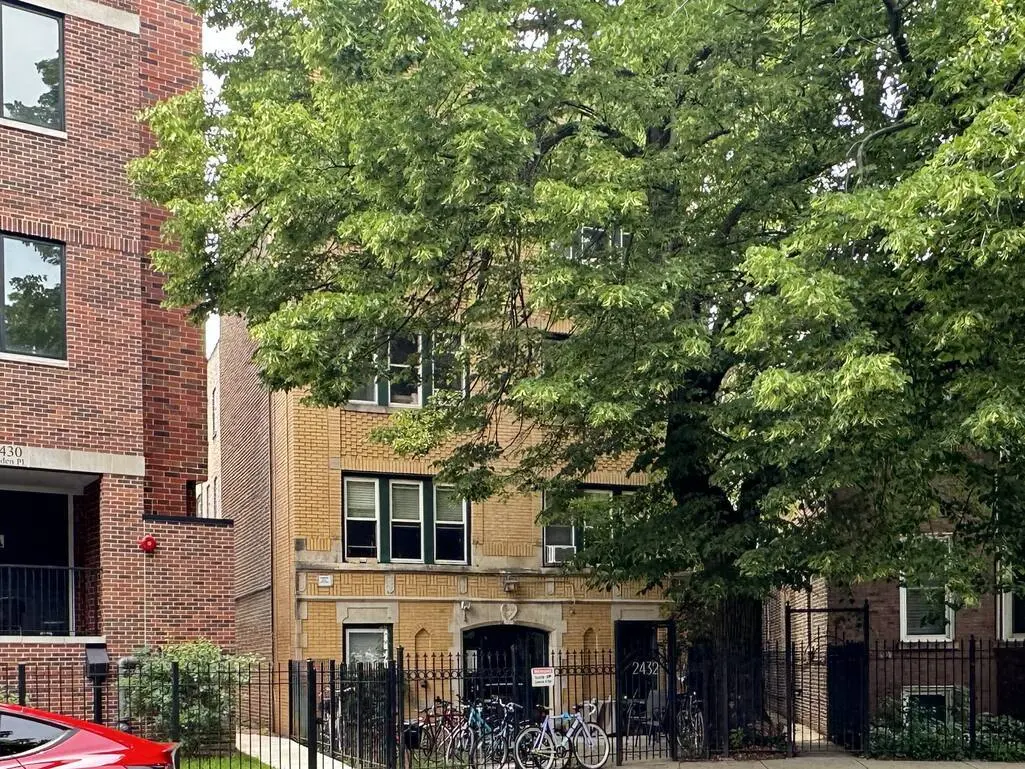 2432 N LINDEN PL #305, Chicago, IL 60647