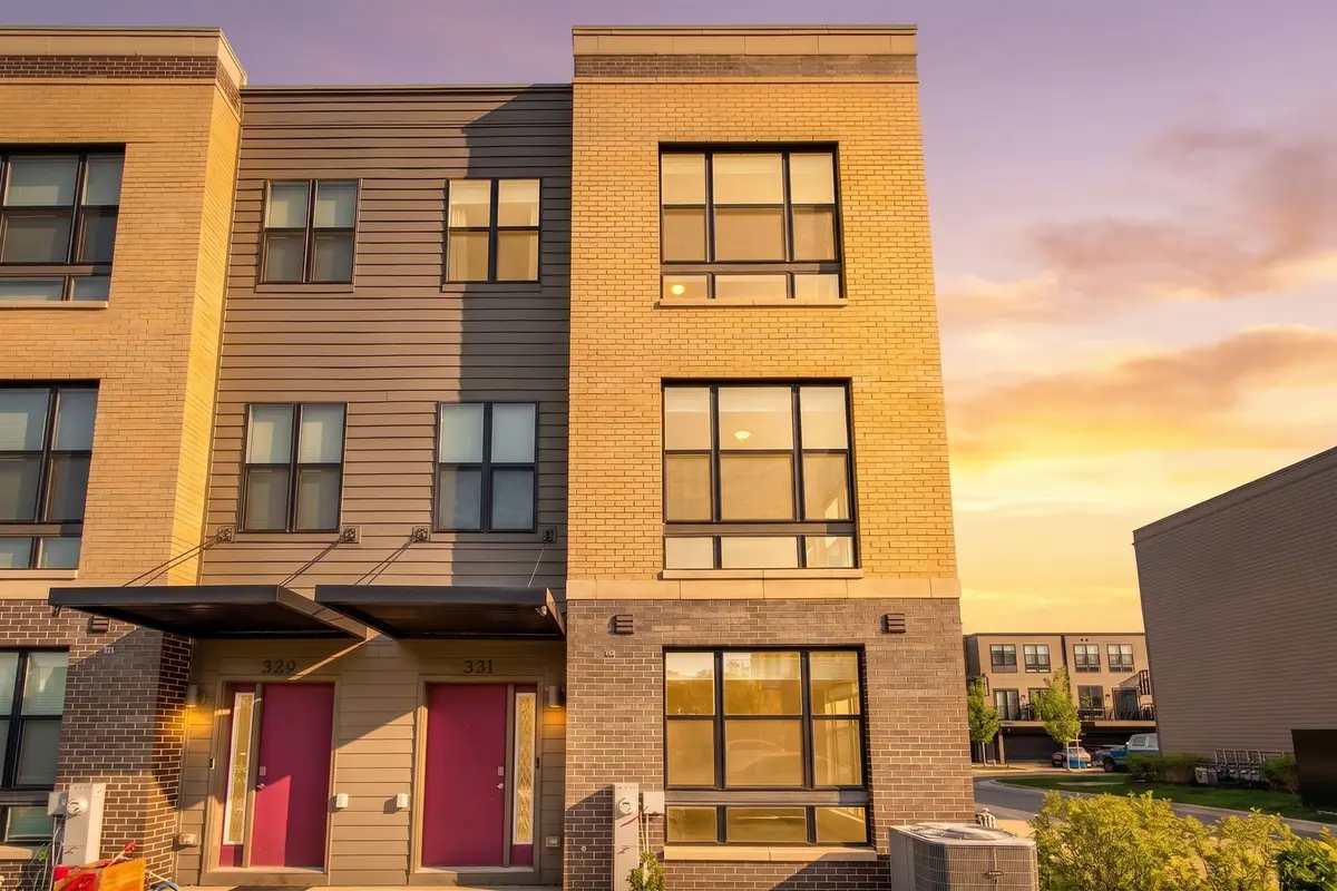 331 Summit CIR, Lombard, IL 60148