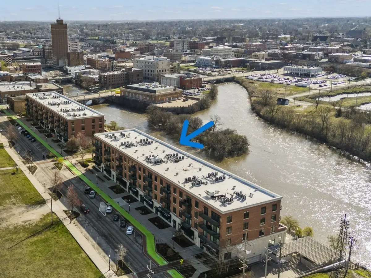 160 S River ST #305, Aurora, IL 60506