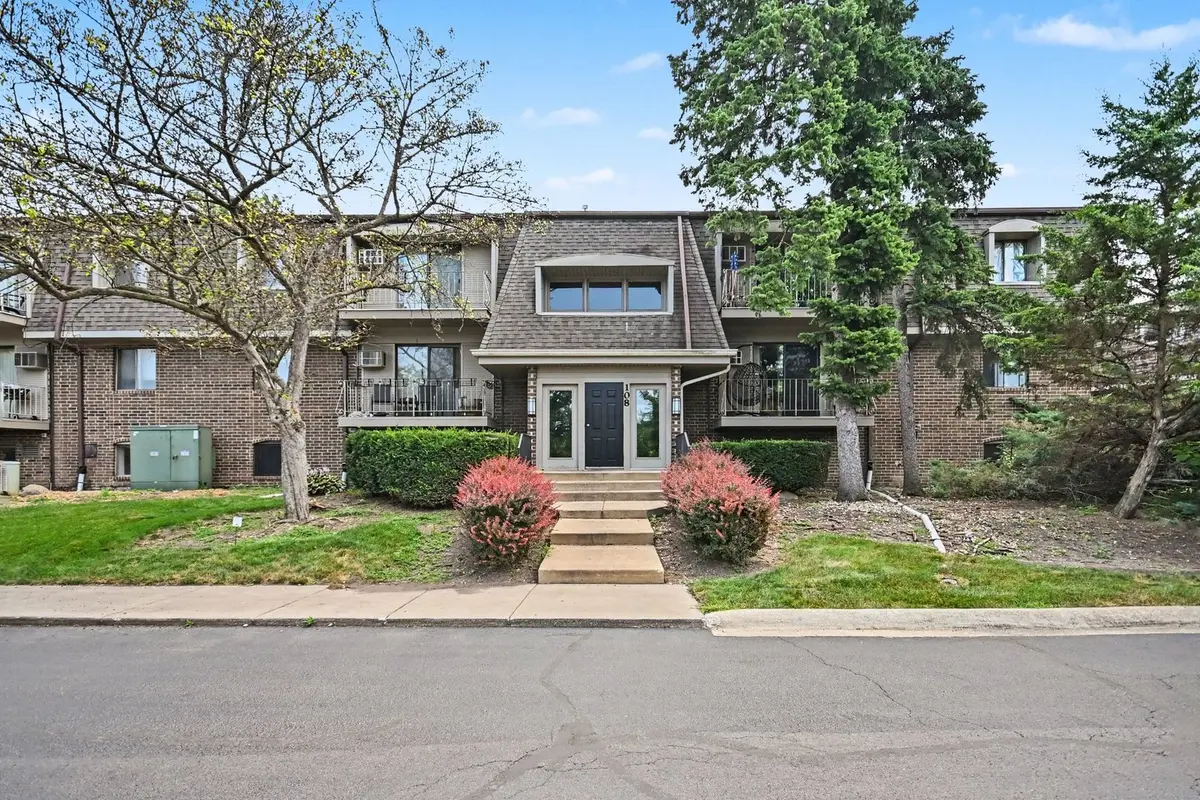 108 E BAILEY RD #B, Naperville, IL 60565