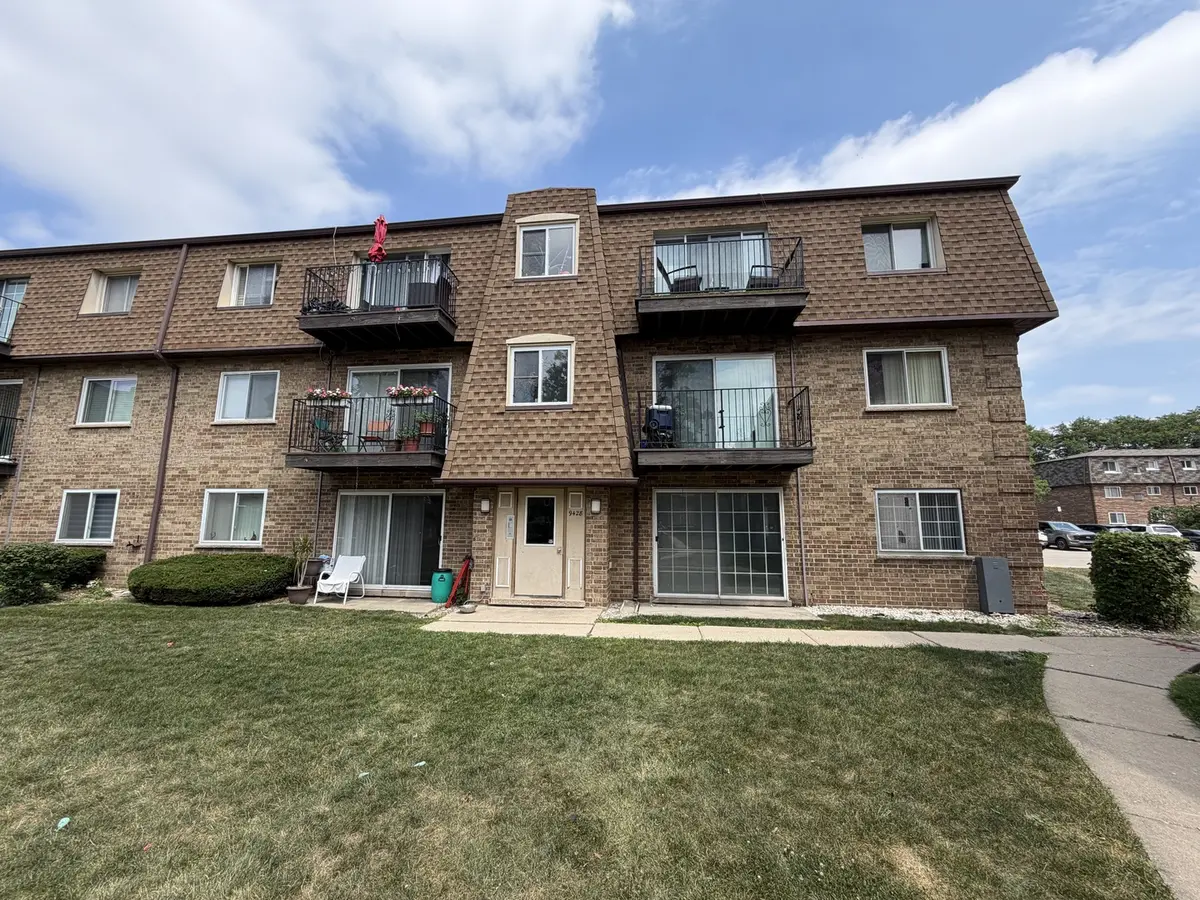 9428 Bay Colony DR #1S, Des Plaines, IL 60016