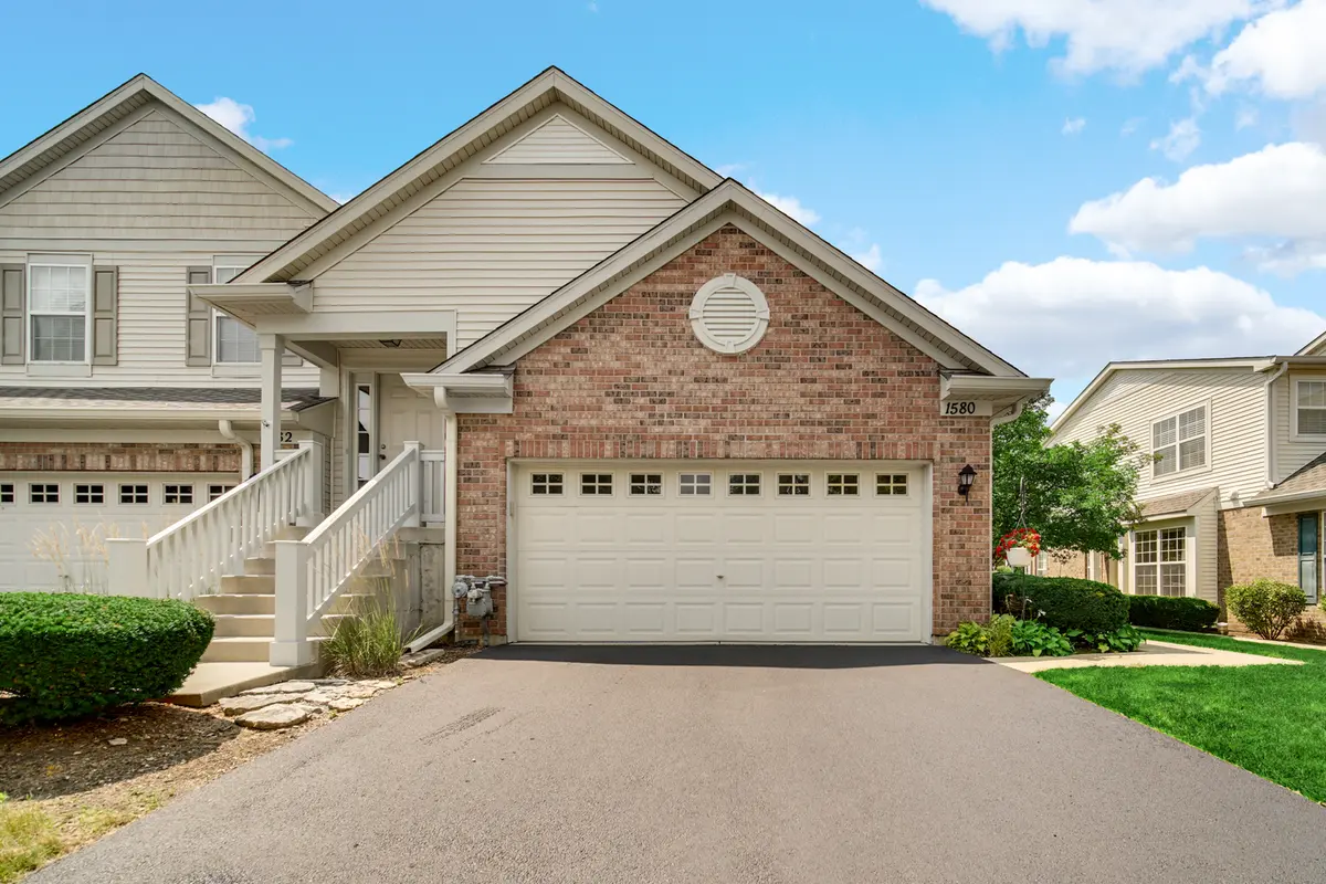 1580 Millbrook DR, Algonquin, IL 60102