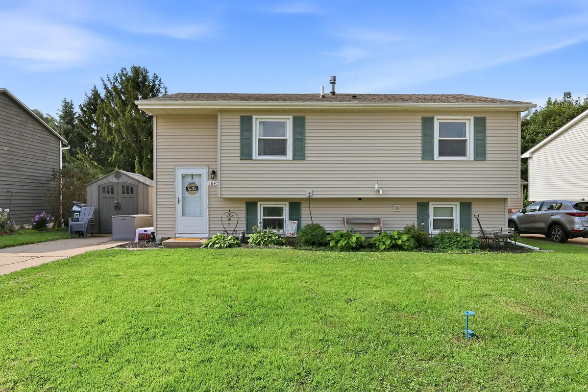 1845 W 58th ST, Davenport, IA 52806