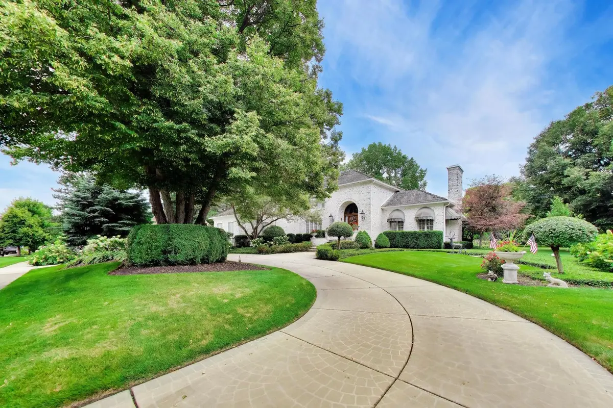 2257 Hidden Creek CT, Lisle, IL 60532