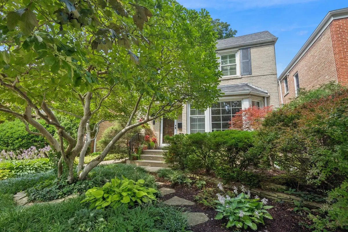 7414 N Talman AVE, Chicago, IL 60645