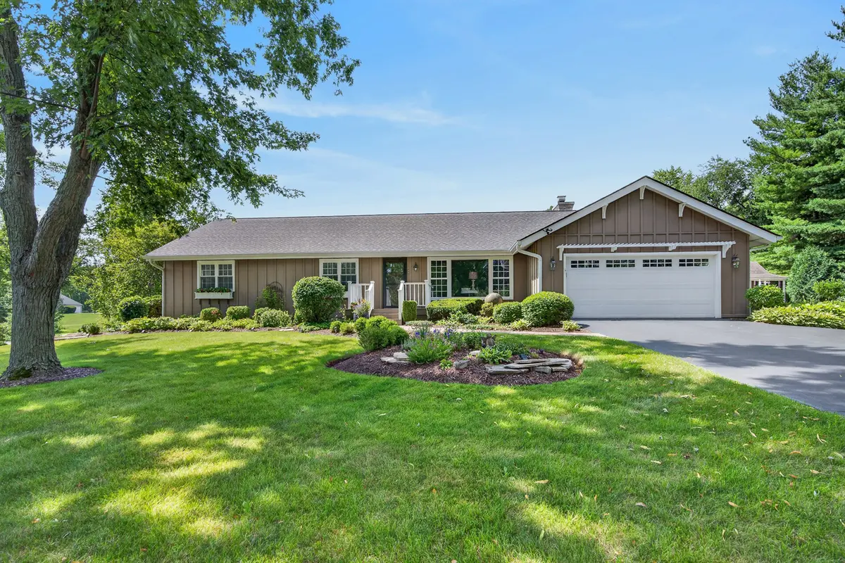 40W755 Bridle Creek DR, St. Charles, IL 60175