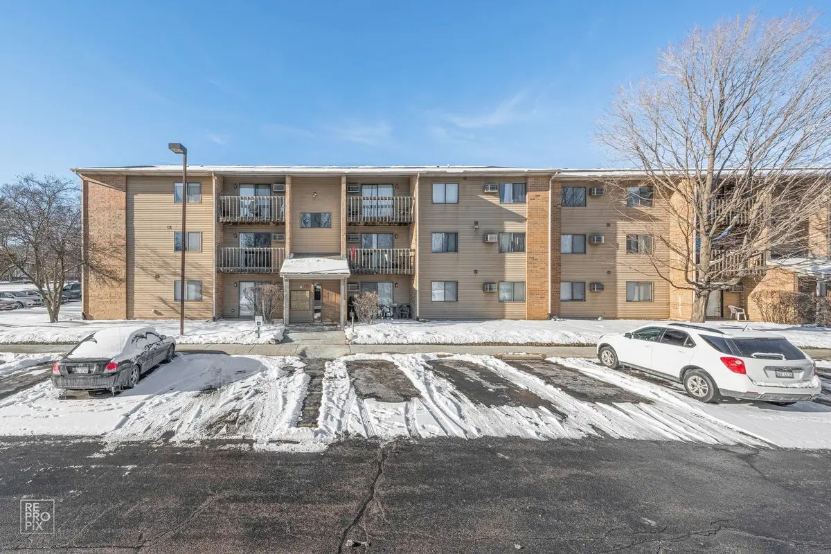 651 Virginia RD #228, Crystal Lake, IL 60014