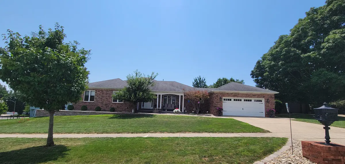 6 Cobblestone CT, Bloomington, IL 61704
