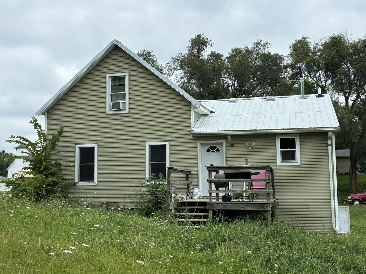 101 5th ST, Sherrard, IL 61281