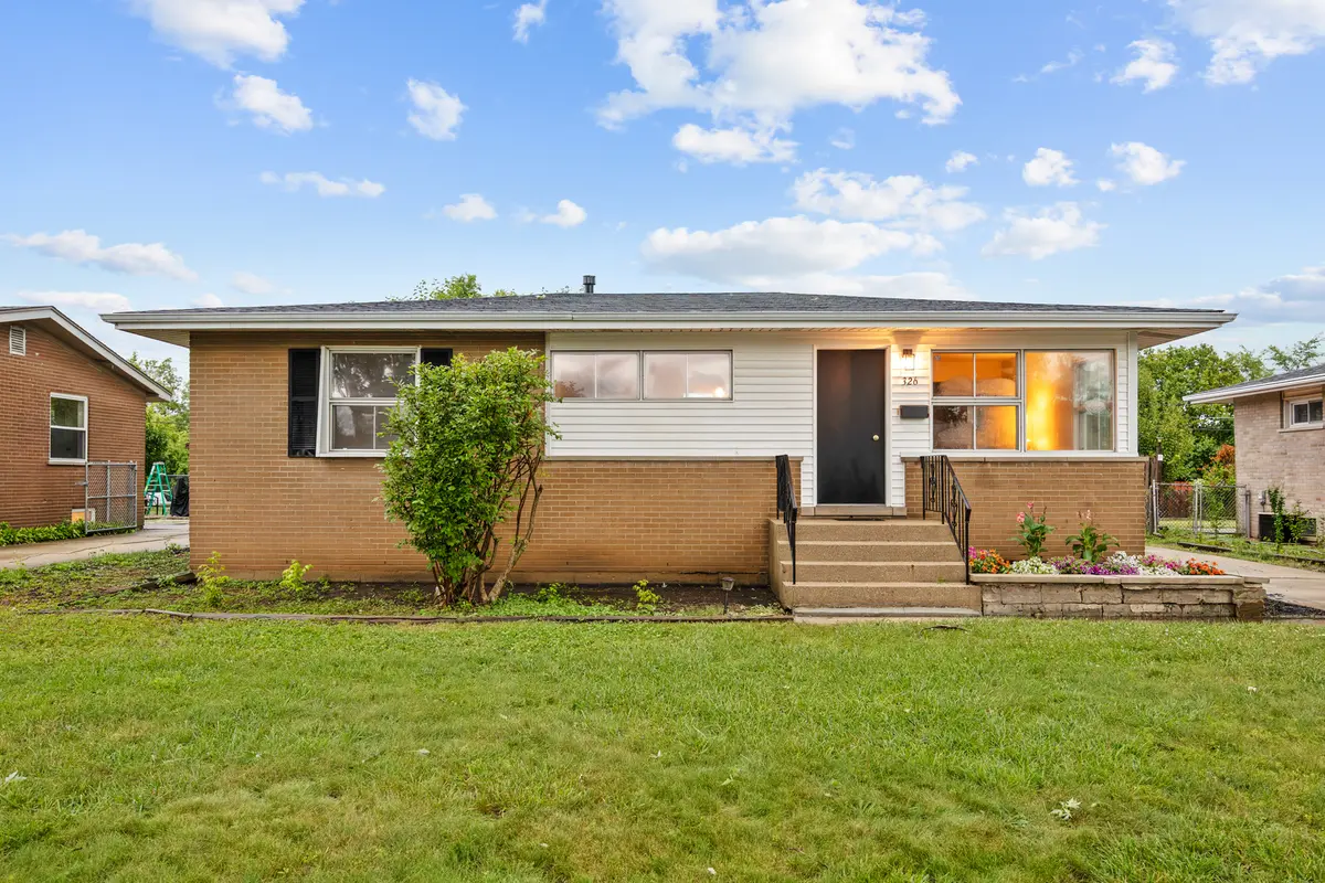 326 E Alden DR, Addison, IL 60101