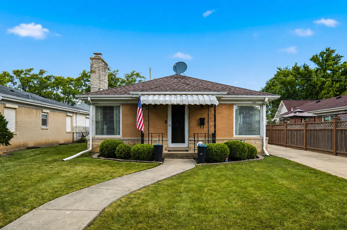 5010 Fargo AVE, Skokie, IL 60077