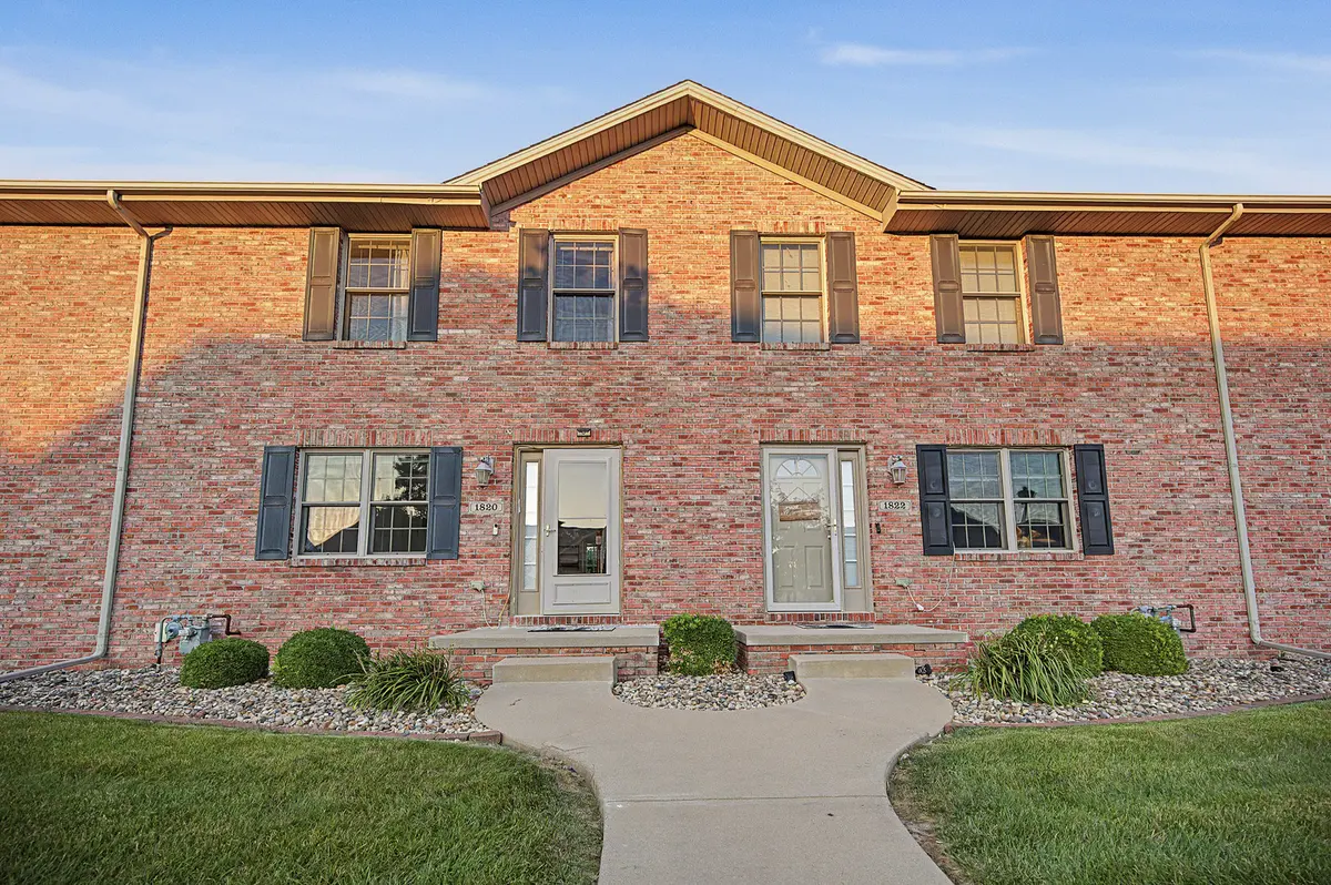 1820 Glenbridge RD, Bloomington, IL 61704